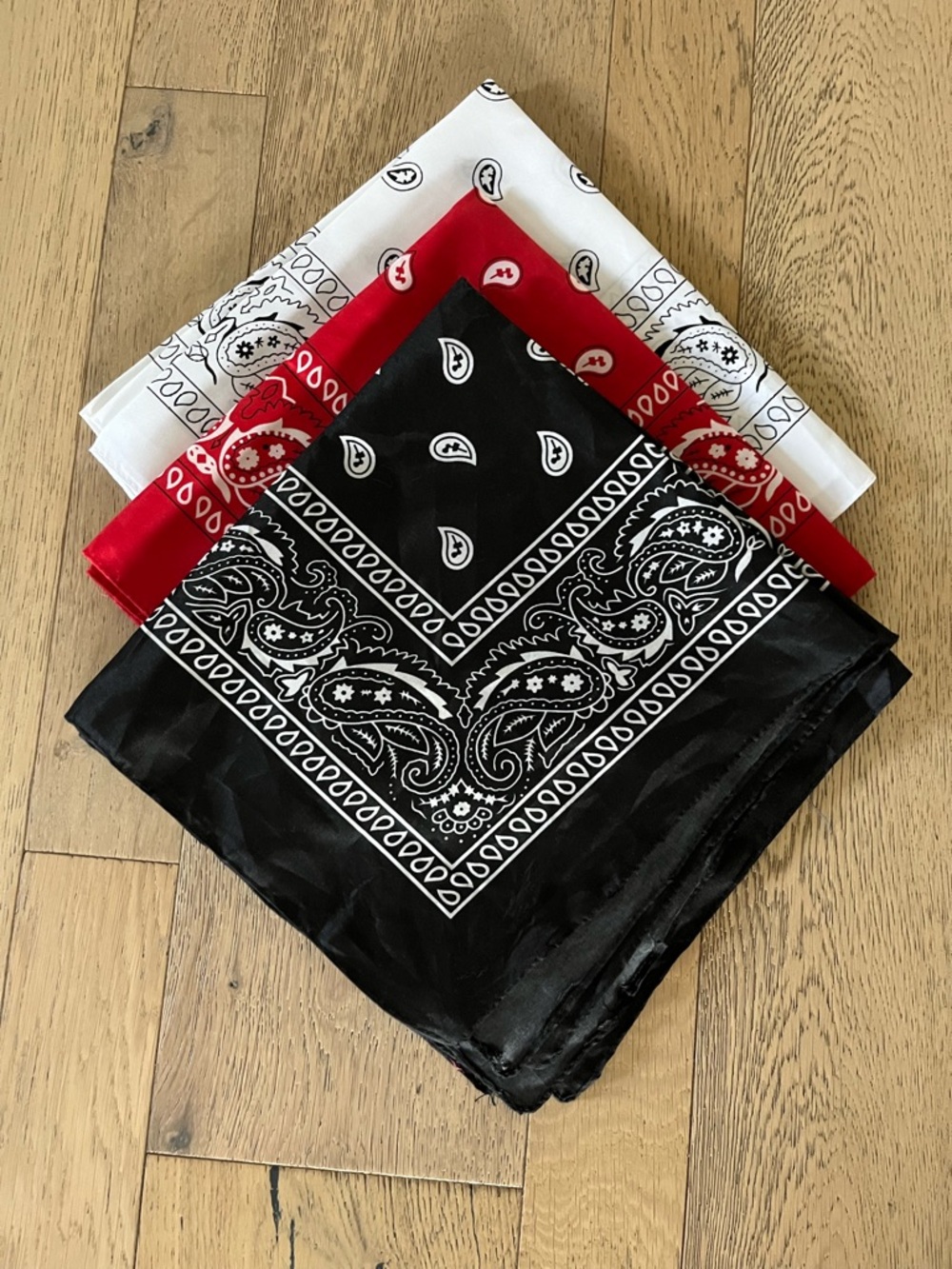 Set of 7 red, black and white bandanas